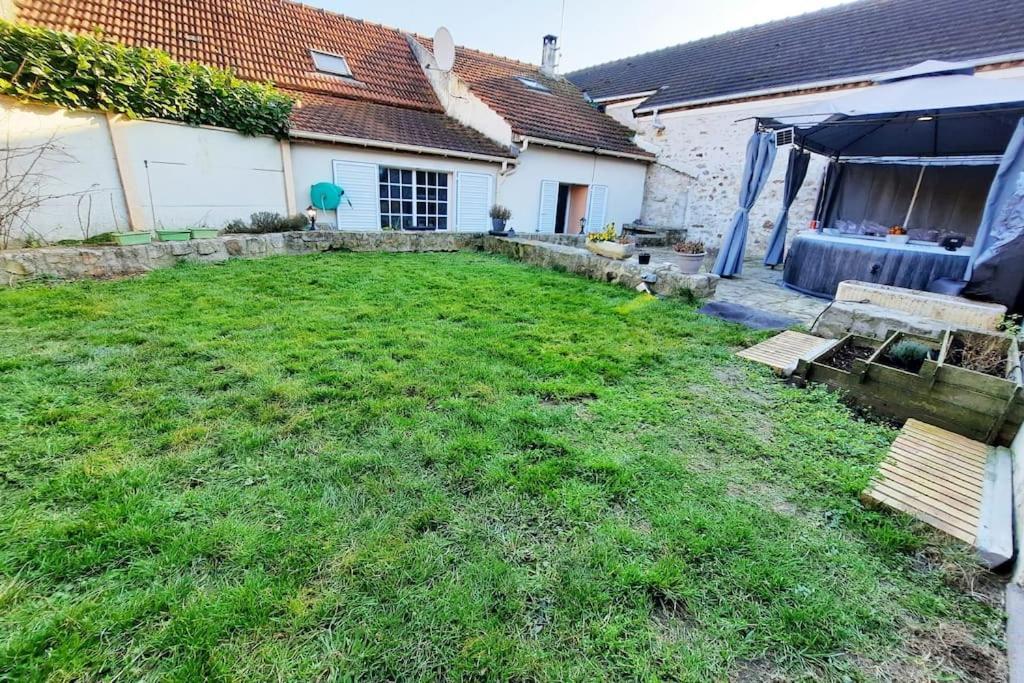 Villa Confortable Avec Jacuzzi A Chevannes Zewnętrze zdjęcie