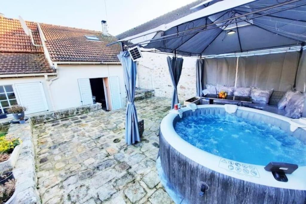 Villa Confortable Avec Jacuzzi A Chevannes Zewnętrze zdjęcie